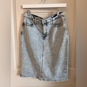 Banana Republic Denim Pencil Skirt, Blue Light Wash, Size 6